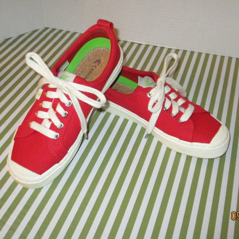 Cariuma OCA Low Sneakers